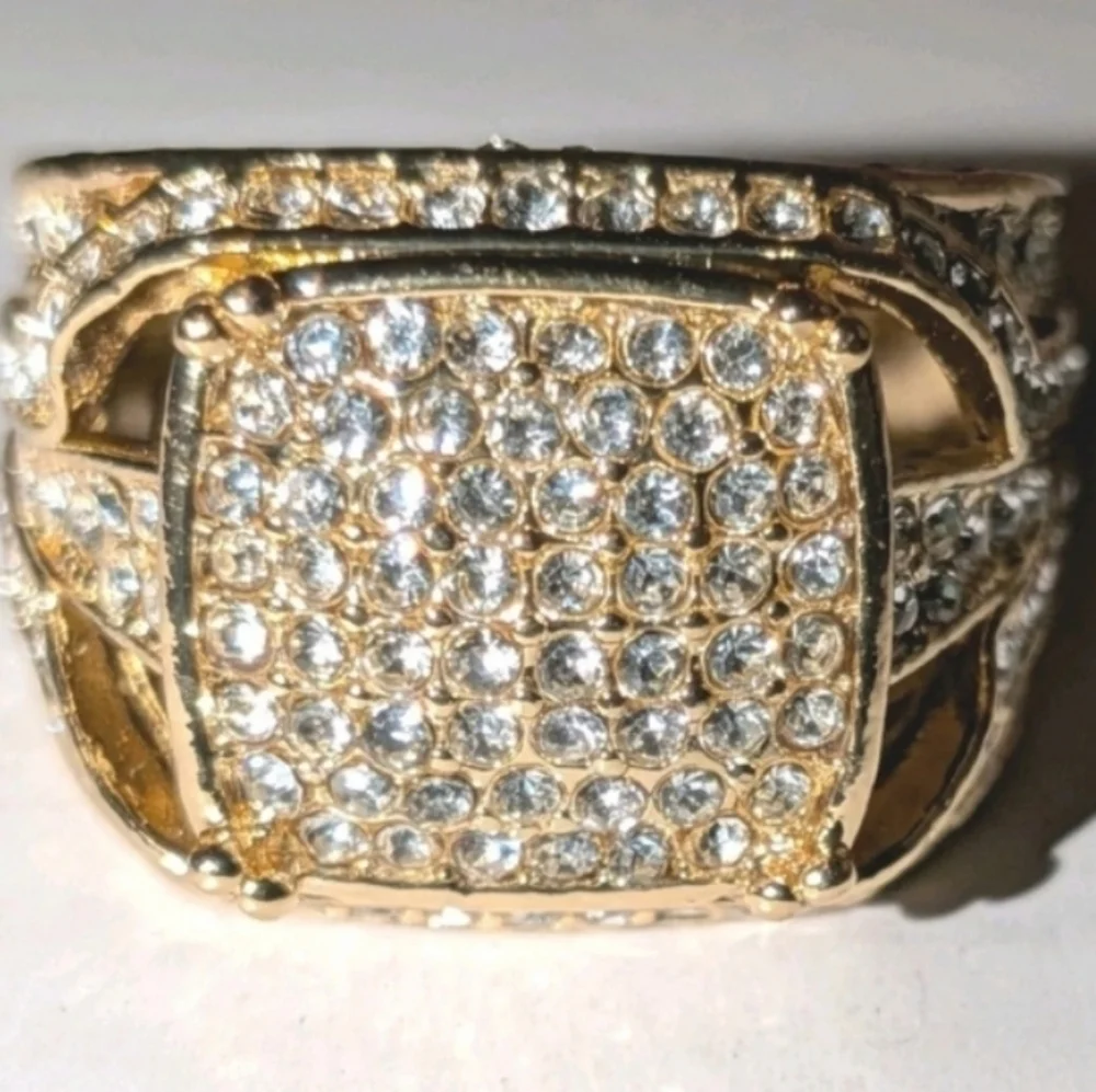 Elegant Gold Colored Men's Ring